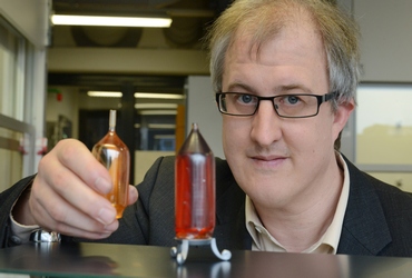 Matthias Bickermann with oxide bulk crystals.